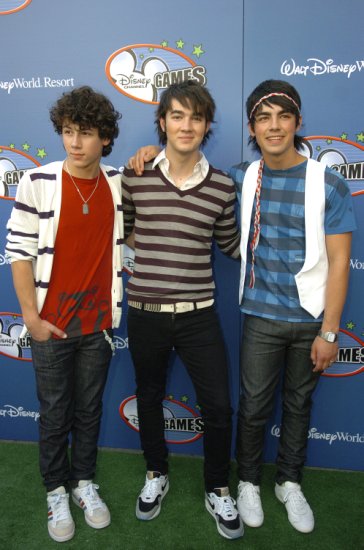 Jonas Brothers - 09-jonas-brothers-080807.jpg